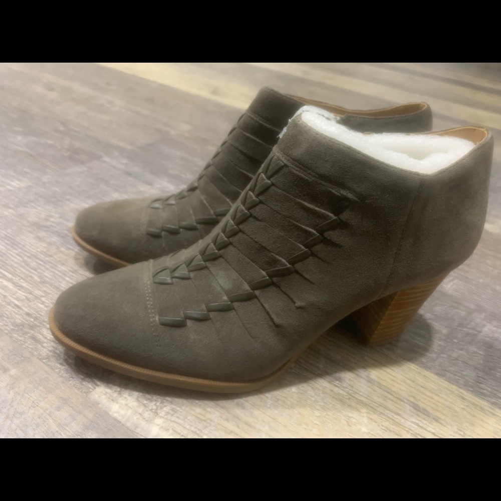 New never used from the back of my wife’s closet where nothing ever fits.